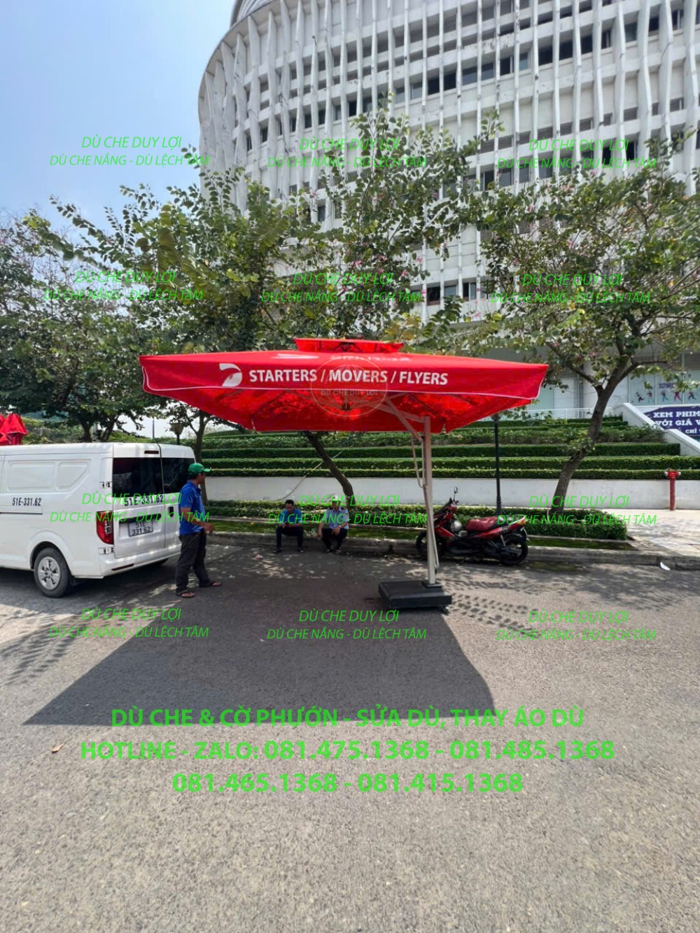 Dù đỏ in nội dung STARTERS MOVERS FLYERS tại Nhà Văn hóa Sinh viên TP.HCM.