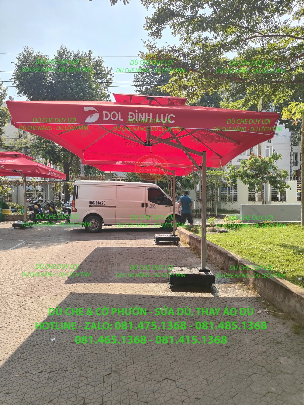 Dù lệch tâm vuông in DOL Đình Lực tại sân Trường Tiểu học Võ Thị Sáu.