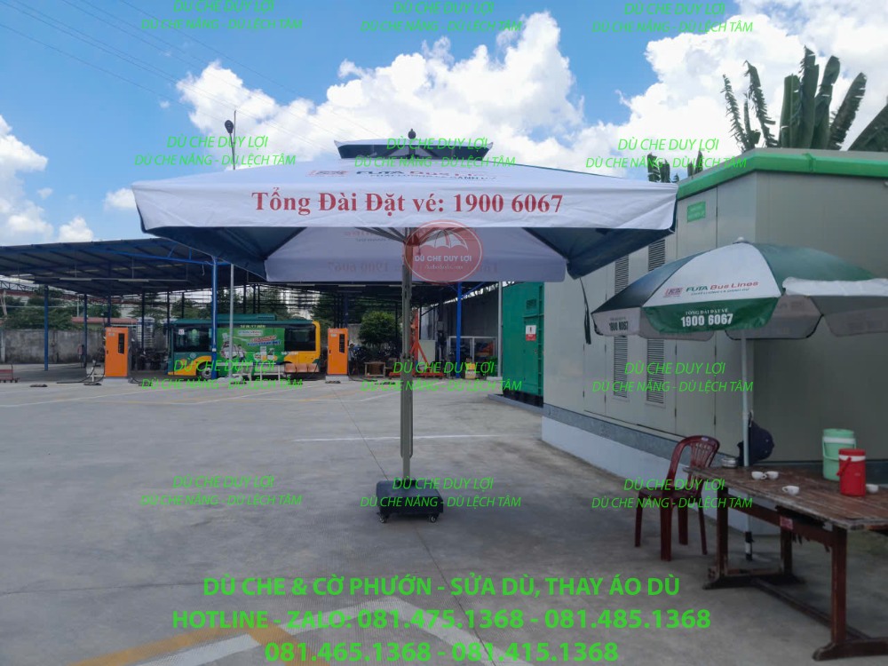 D&ugrave; lệch t&acirc;m vu&ocirc;ng hai tầng phối xanh r&ecirc;u v&agrave; trắng tại kh&ocirc;ng gian Phương Trang.