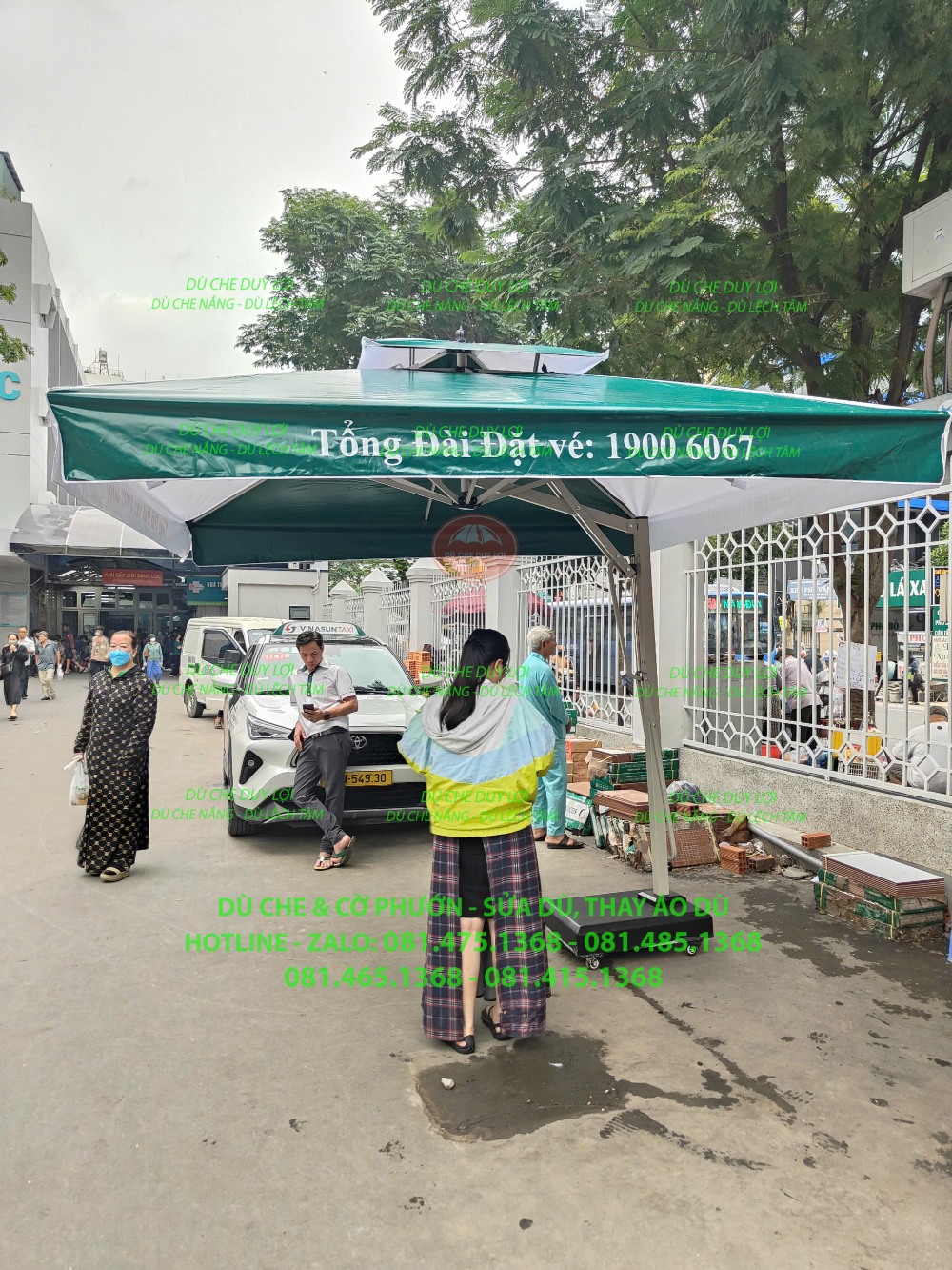 Mẫu d&ugrave; vu&ocirc;ng lệch t&acirc;m in th&ocirc;ng tin đặt v&eacute;, tạo b&oacute;ng m&aacute;t tại điểm phục vụ h&agrave;nh kh&aacute;ch.