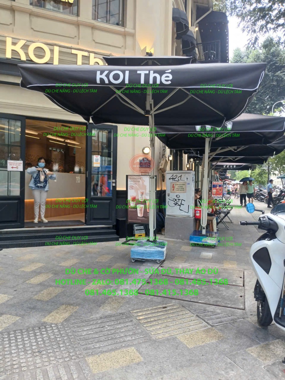 Dù KOI Thé với trụ lệch tâm và bộ đế tại mặt bằng thực tế.